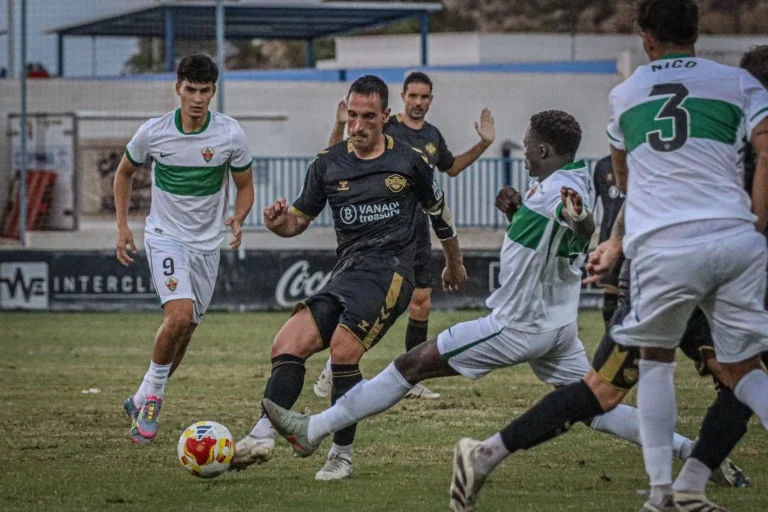 Igualdad en el derbi entre el Intercity y el Ilicitano (1-1)