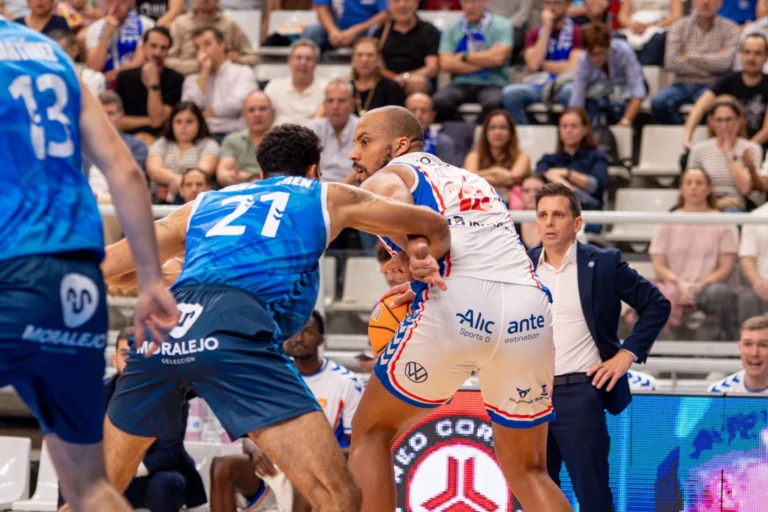 MVP Larsen lidera al HLA Alicante en un triunfo de carácter frente al Zamora