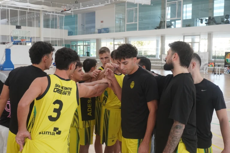 Adesavi sufre, pero mantiene su fortaleza en casa ante Ontinet