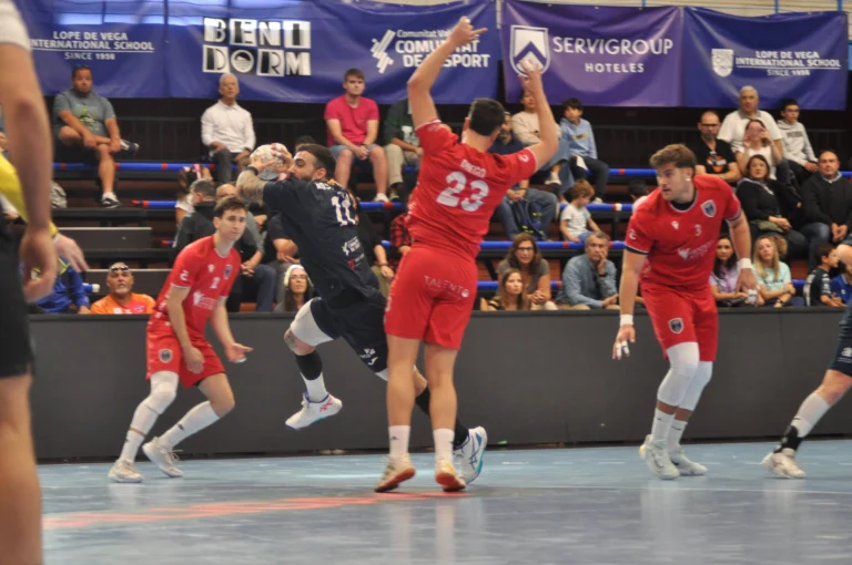 El Servigroup Benidorm cede ante un sólido A Coruña  (31–35)