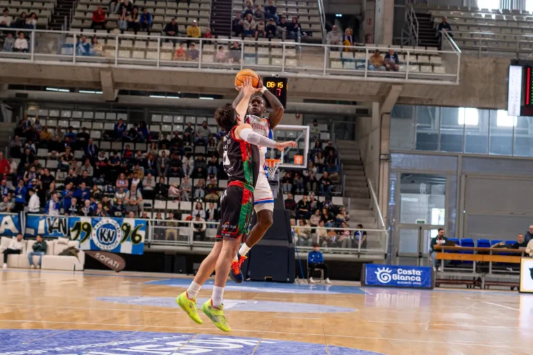 HLA Lucentum Alicante sigue imparable en casa y derrota al Grupo Alega Cantabria (101-90) consolidando su candidatura al ascenso