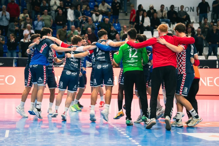 El Horneo EÓN Alicante resurge en el Pitiu Rochel con su primera victoria en casa