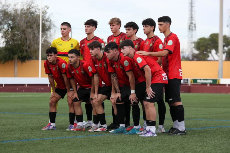 El Jove Español Juvenil sigue buscando su primera victoria tras caer ante el Levante
