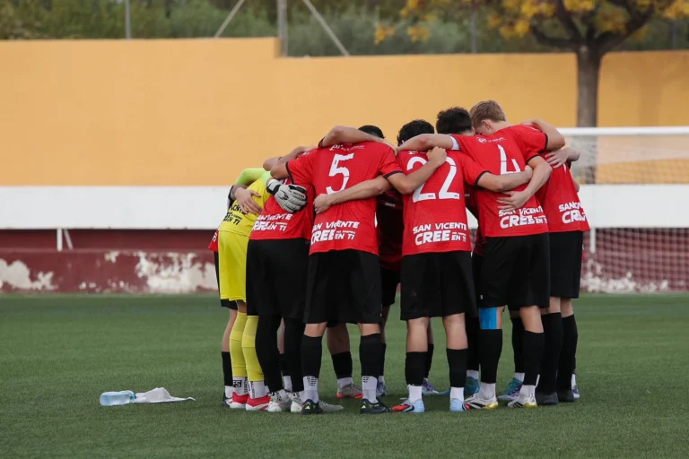 El Jove Español desafía al líder en busca de su primera victoria