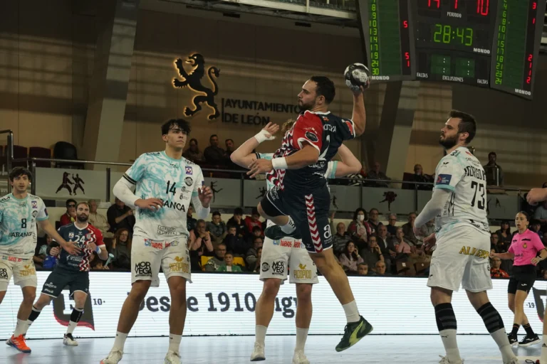 Horneo EÓN Alicante cae por la mínima en León ante el ABANCA Ademar (29-28)