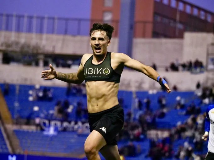 Rafa de Palmas desata la locura en el Rico Pérez en el 93’