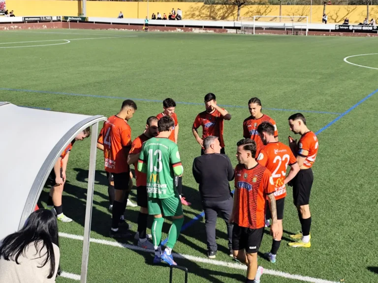 El Jove Español lucha hasta el final en una dura derrota ante el Alzira
