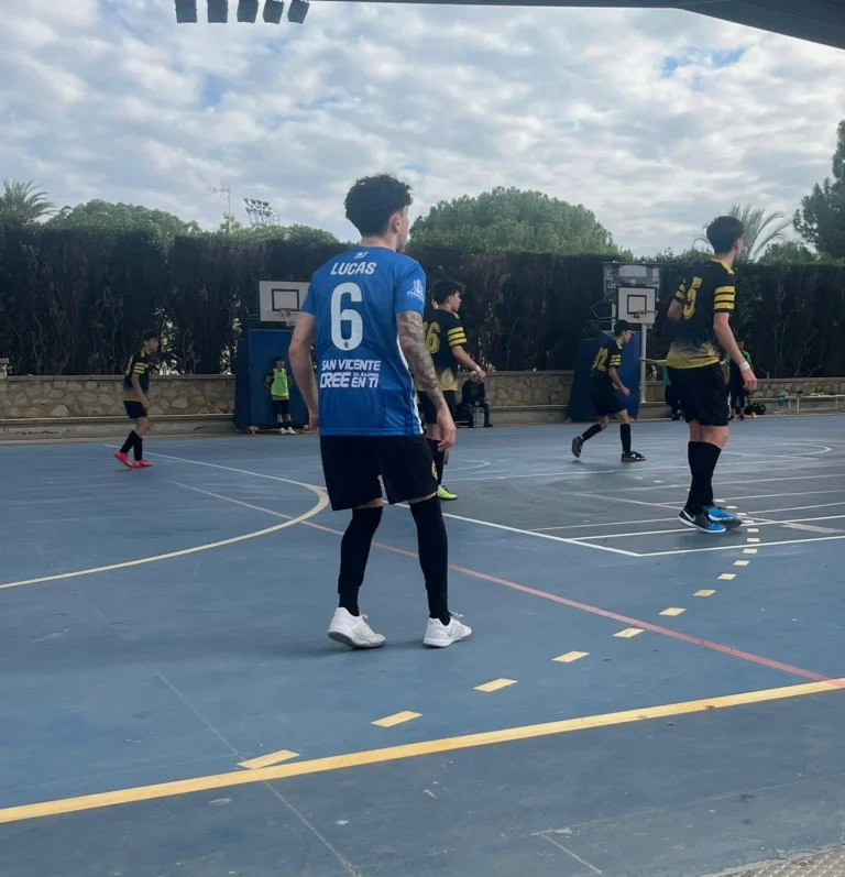 Hércules SVFS Juvenil logra un empate de mérito ante el líder Petrer