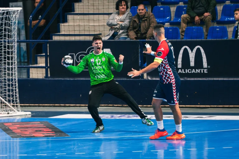 Victoria clave del Horneo EÓN Alicante ante BM Nava en el Pitiu Rochel (38-35)