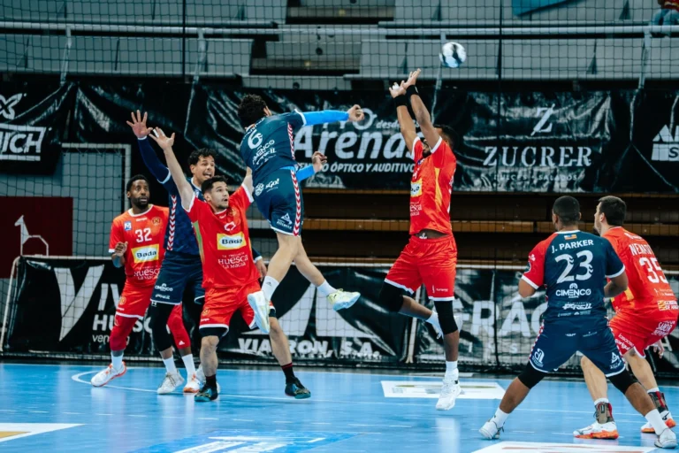 El Horneo EÓN Alicante despide 2025 con una victoria épica en Huesca (30-32)