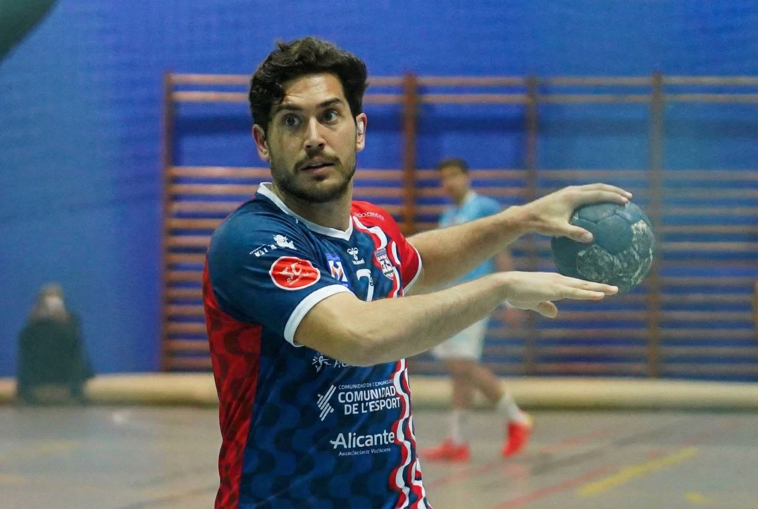 Recreación digital realizada con inteligencia artificial del jugador con la equipación del Horneo EÓN Alicante.