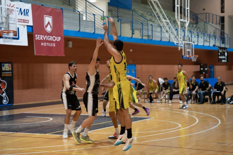 PersonalHome Adesavi cae en Alginet ante el líder invicto de Primera FEB (98-65)