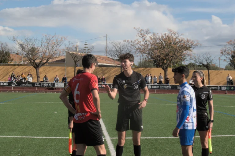 Empate en el descuento entre Jove Español y Crevillente (2-2)