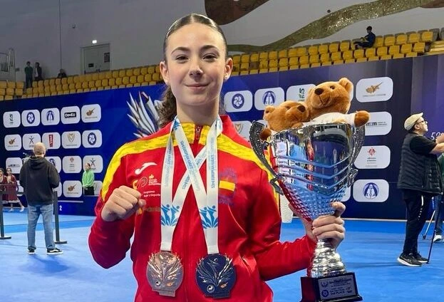 Rocío Castro hace historia en Europa: plata y bronce para la karateka de San Vicente
