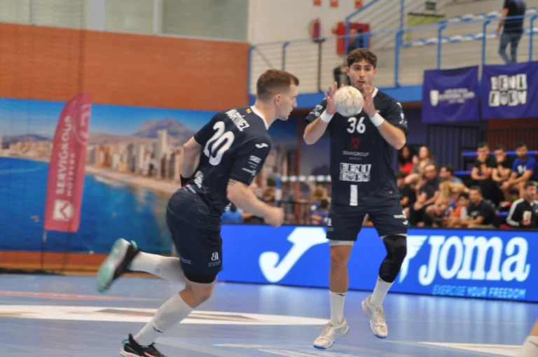 Servigroup Benidorm logra una victoria clave ante el Barça Atlètic (24-32)