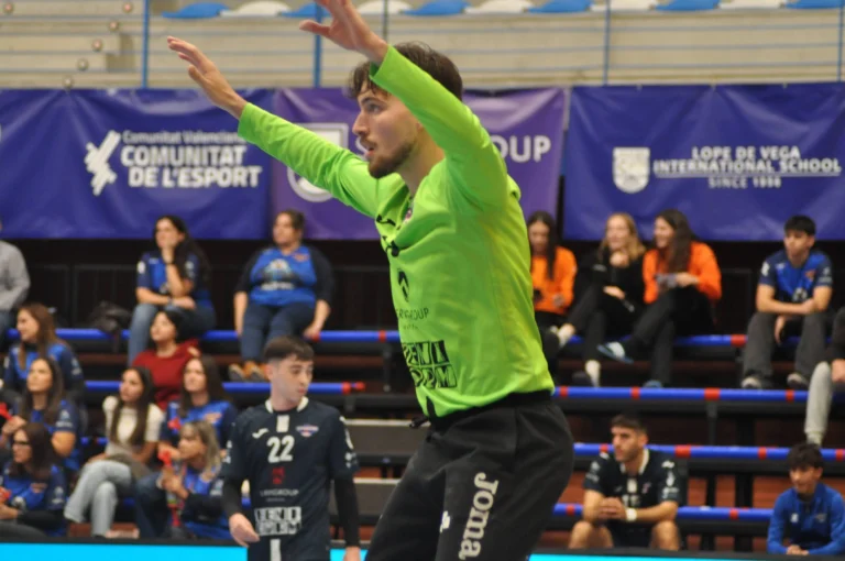 Balonmano Servigroup Benidorm regresa al Palau con un duelo clave por el play-off ante el Blendio Sinfín