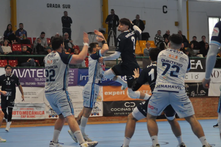 Servigroup Benidorm se da un baño de confianza ante Málaga (36-23)