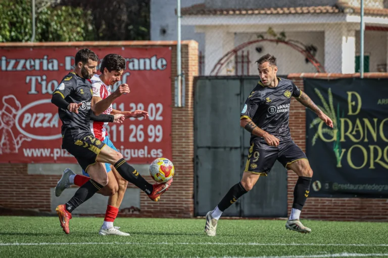 El Intercity se derrumba en dos minutos y cae ante el Navalcarnero