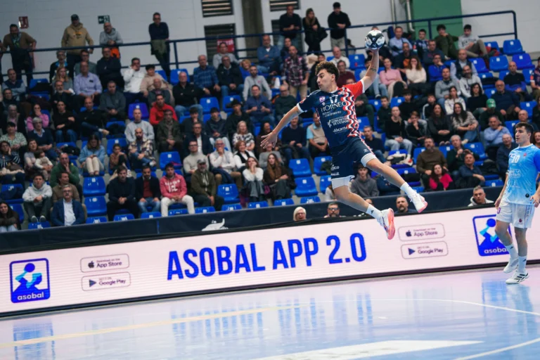 Horneo BM Alicante busca en Torrelavega un triunfo que acerque la permanencia