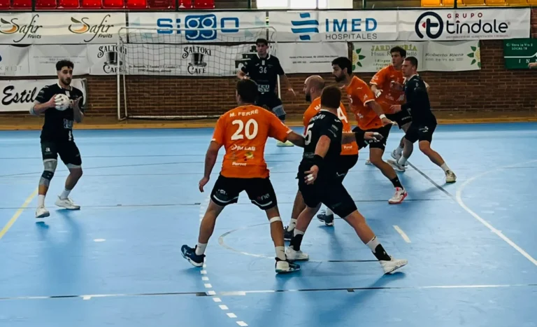 Dura derrota del BM Servigroup Benidorm en Garganes ante un Eivissa muy superior (29-38)