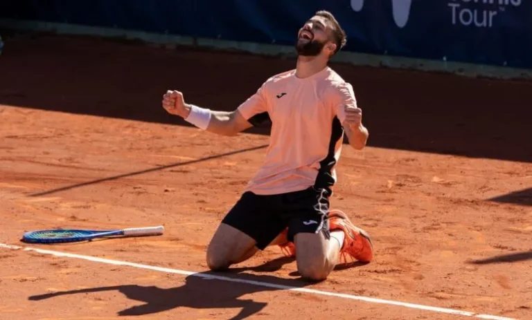 Carles Córdoba conquista en Jávea su primer título profesional