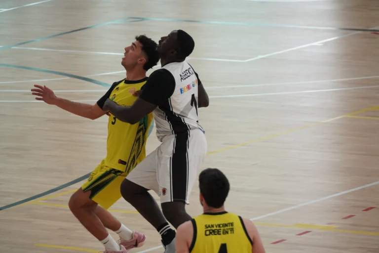 Personal Home Adesavi suma su tercera derrota consecutiva ante Maristas Valencia (64-61)