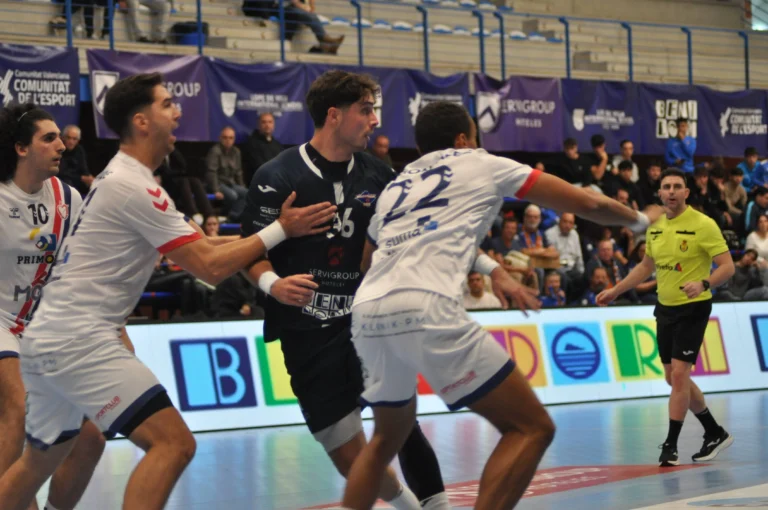 Derbi alicantino con mucho en juego: el Servigroup Benidorm visita a Agustinos