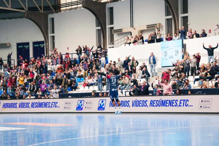 Horneo BM Alicante da un golpe de autoridad ante Logroño y se aferra a la permanencia (31-29)