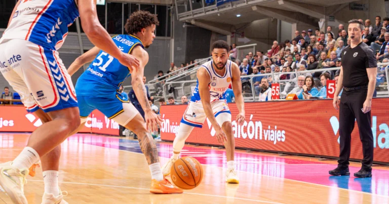 De +18 al descanso a sufrir hasta el final: HLA Alicante vence a Movistar Estudiantes (83-81)