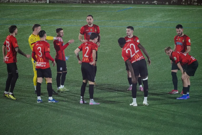 El Español busca alargar su racha ante el Saguntino y acercarse a la permanencia