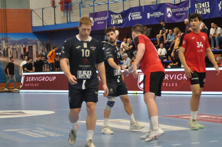 Servigroup Benidorm se deja dos puntos ante el Balonmano Alcobendas en un final para olvidar (31-31)