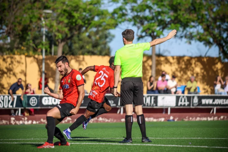 El Español de San Vicente visita al Utiel con mucho en juego