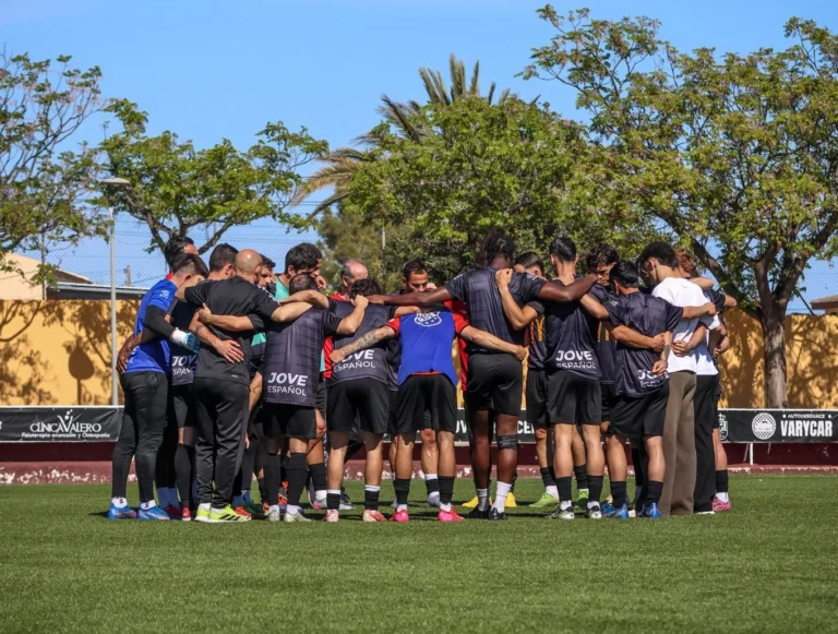 El Español de San Vicente rescata un punto clave en Utiel y se acerca a la permanencia (1-1)
