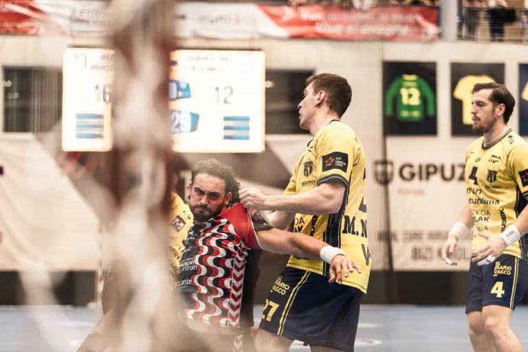 Horneo BM Alicante compite hasta el final ante Bidasoa Irún pero suma otra derrota fuera (38-35)