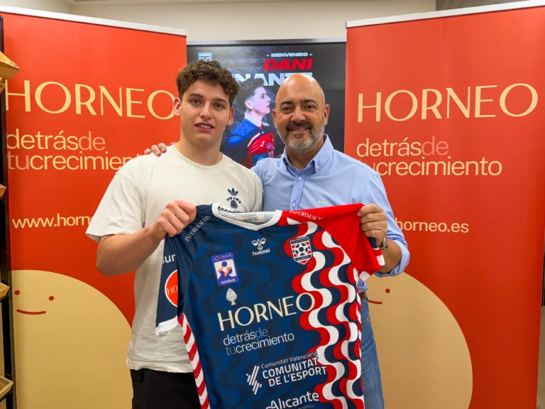 Daniel Reinante, talento alicantino para el Horneo BM Alicante hasta 2029