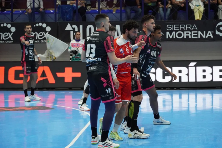 Horneo BM Alicante rescata un punto de carácter en Puente Genil (25-25)