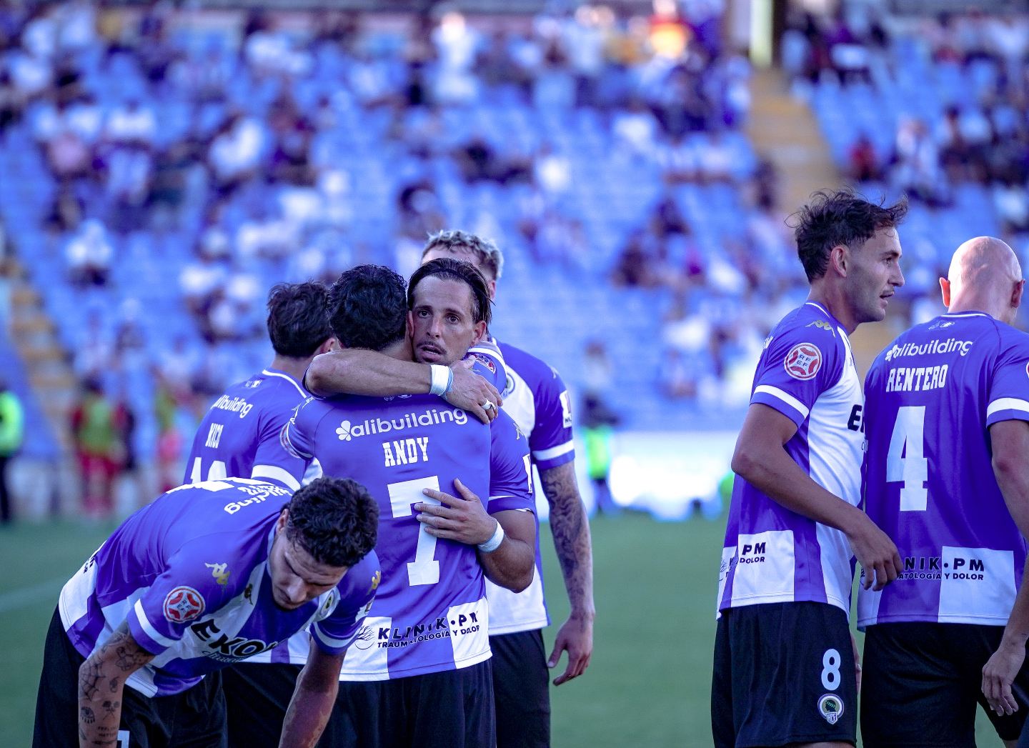 HJFApKzWcAA2RCB