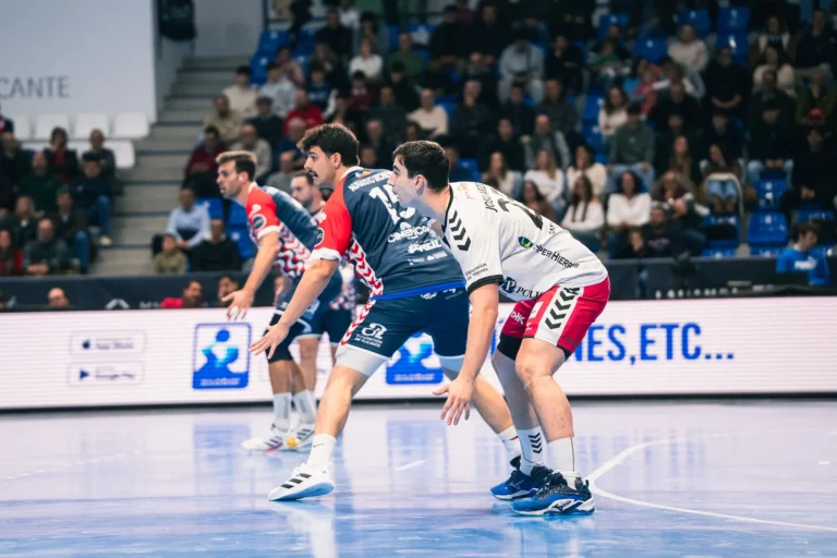 Horneo BM Alicante afronta ante Nava su último desplazamiento de la temporada