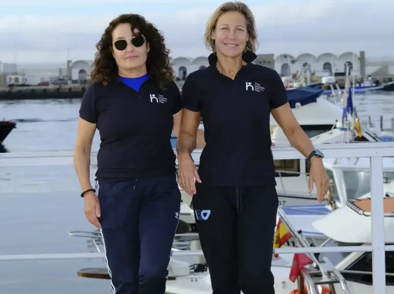 Ángeles “Pikiki” López y Raquel Zamora cruzan el Estrecho por una causa solidaria