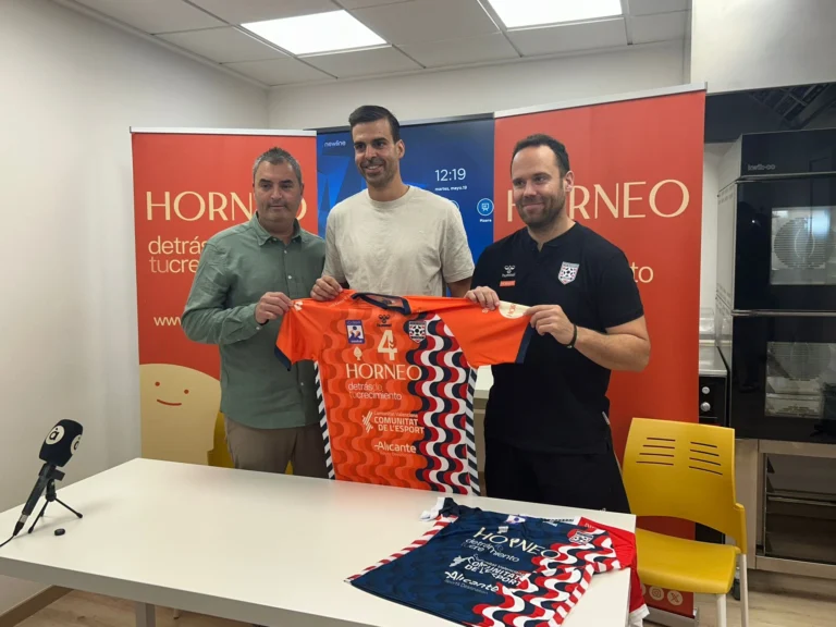 Javier Borragán, primera renovación del Horneo BM Alicante para la temporada 2026/2027
