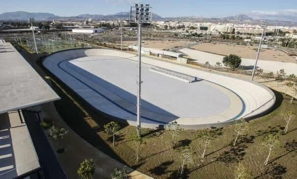 San Vicente renovará este verano el césped del Estadio municipal y las pistas de pádel con una inversión de 230.000 euros